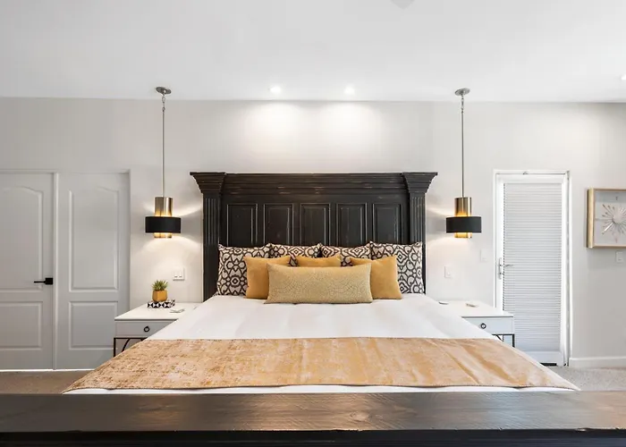 Minutes From Shopping, Old Town, Dining & Golf Scottsdale