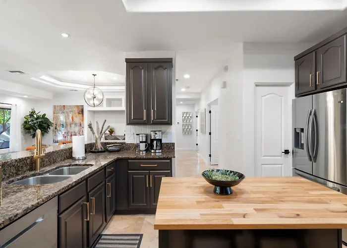 Minutes From Shopping, Old Town, Dining & Golf Scottsdale