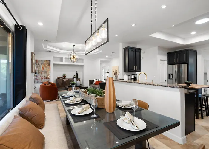Minutes From Shopping, Old Town, Dining & Golf
