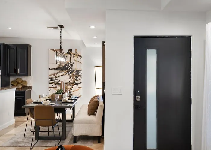 Minutes From Shopping, Old Town, Dining & Golf Scottsdale