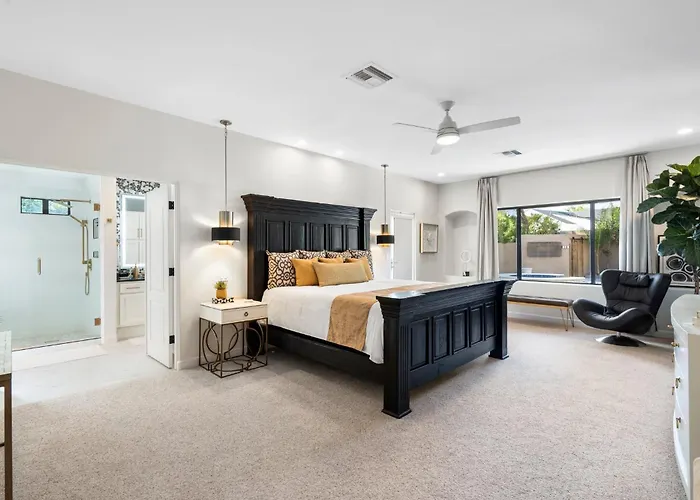 Minutes From Shopping, Old Town, Dining & Golf Scottsdale