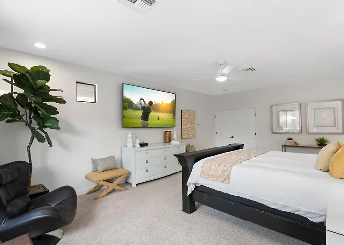 Minutes From Shopping, Old Town, Dining & Golf Scottsdale