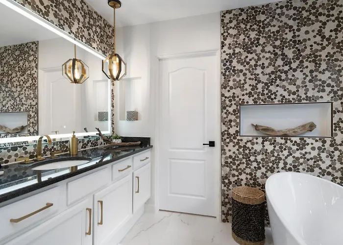 Minutes From Shopping, Old Town, Dining & Golf Scottsdale