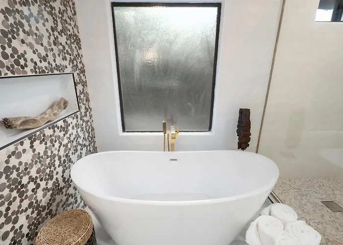 Minutes From Shopping, Old Town, Dining & Golf Holiday home