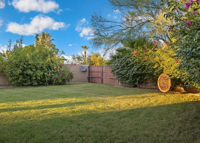 Minutes From Shopping, Old Town, Dining & Golf Holiday home