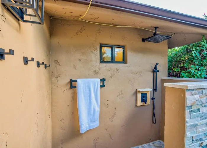 Holiday home Minutes From Shopping, Old Town, Dining & Golf