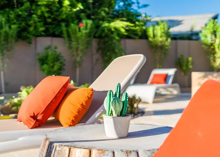 Minutes From Shopping, Old Town, Dining & Golf Holiday home *