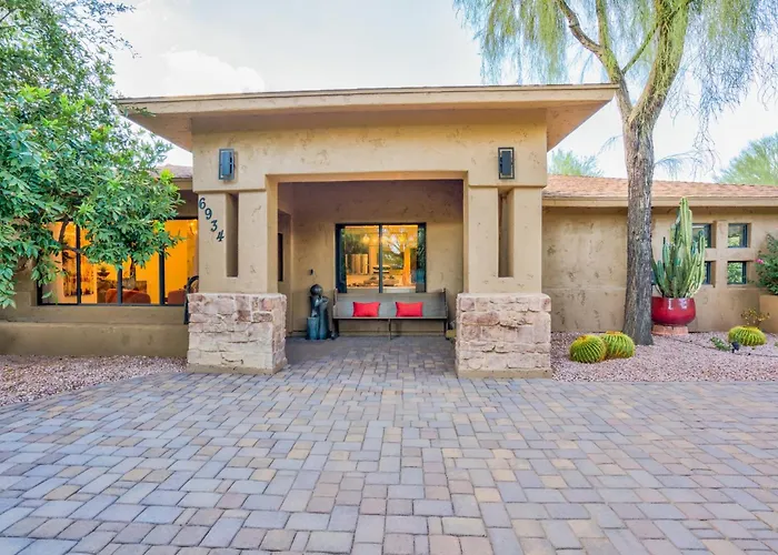 Minutes From Shopping, Old Town, Dining & Golf *