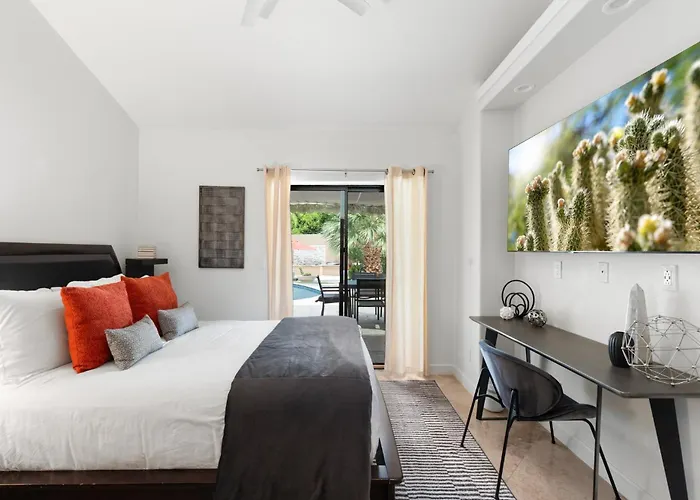 Minutes From Shopping, Old Town, Dining & Golf Scottsdale