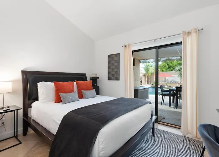 Minutes From Shopping, Old Town, Dining & Golf Holiday home *
